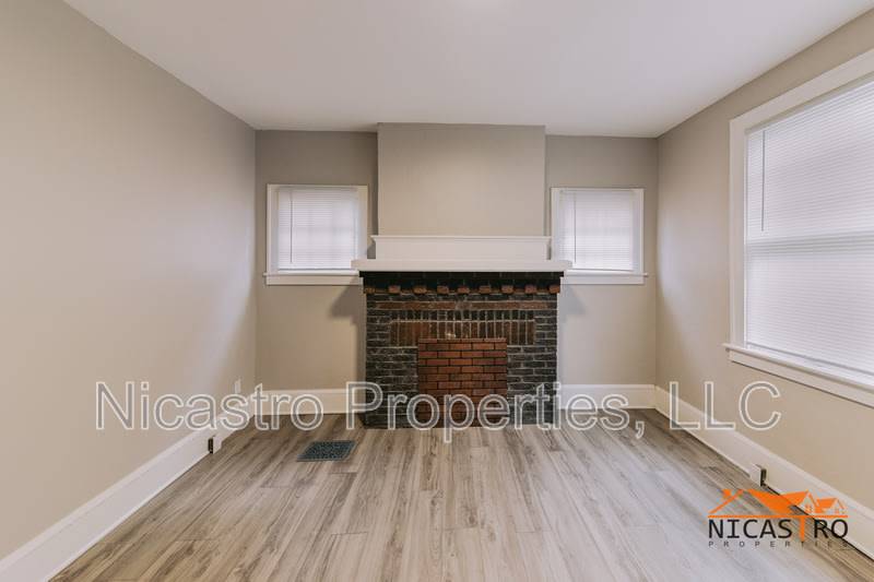 2072 Indianola Avenue – photo 3