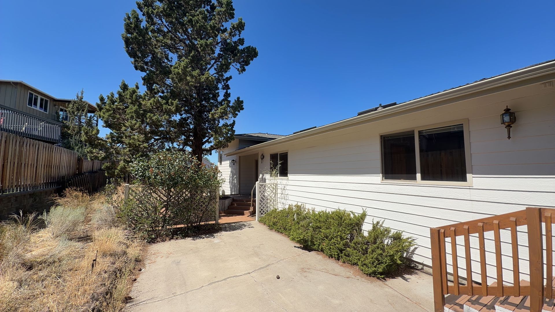 3 Bedroom / 2 Bathroom Home with Large 2 Car garage With Shop Area and RV – photo 4