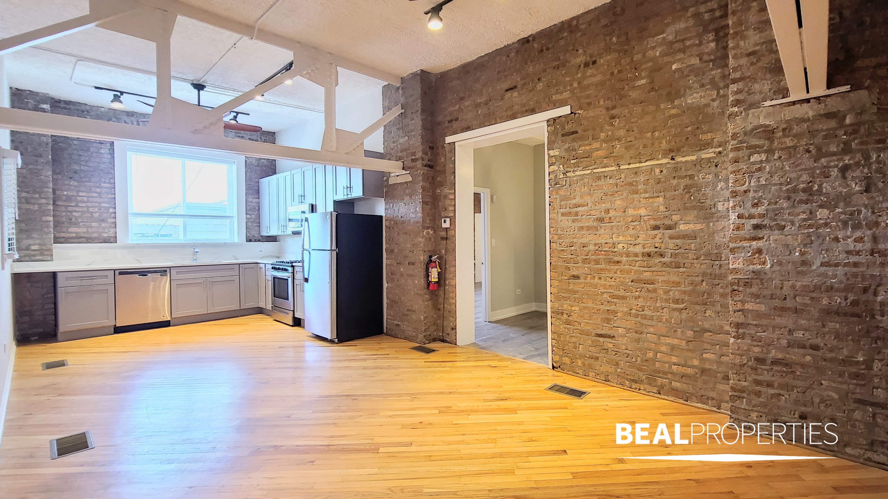 2320 N Damen Ave – photo 2