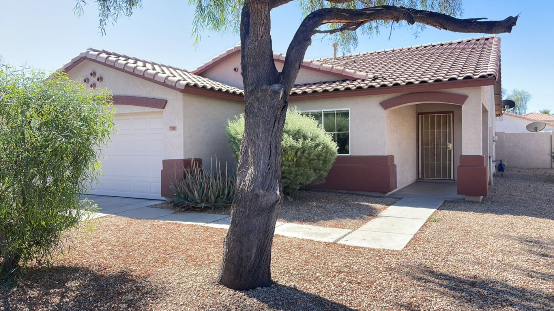 Well maintained 3 bedroom in Glendale! – photo 1