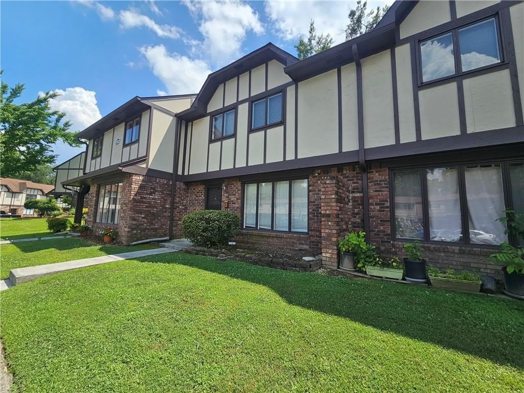 1192 Ashborough Drive SE – photo 2
