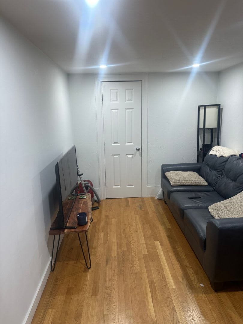 Nicely updated, pet friendly 2 bed in South Boston for September 1! – photo 3