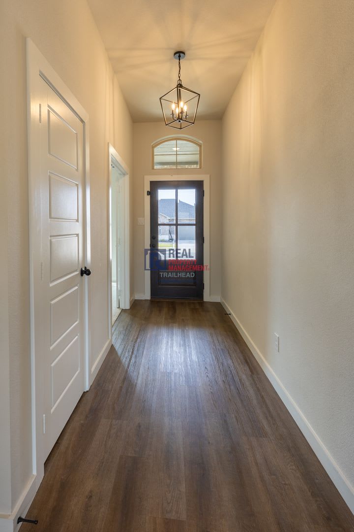 Spacious Glen Rose Home with Open Floorplan & Office Space – photo 4