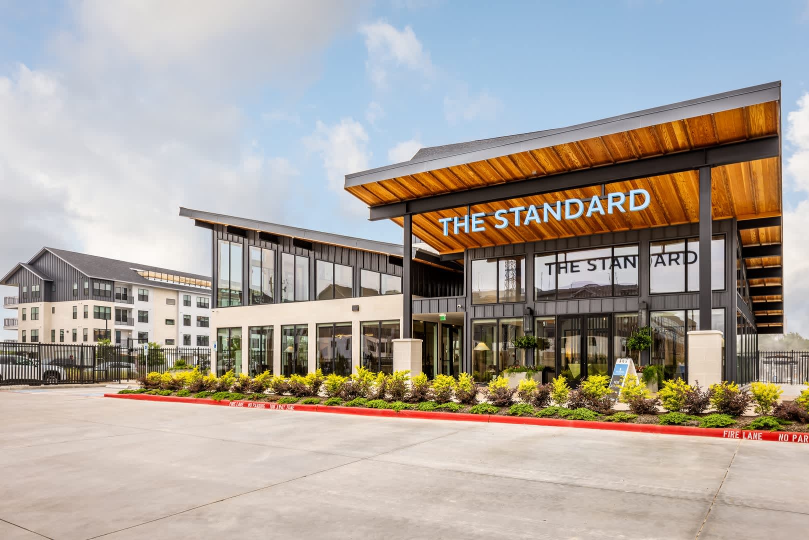 Standard on the River – photo 1