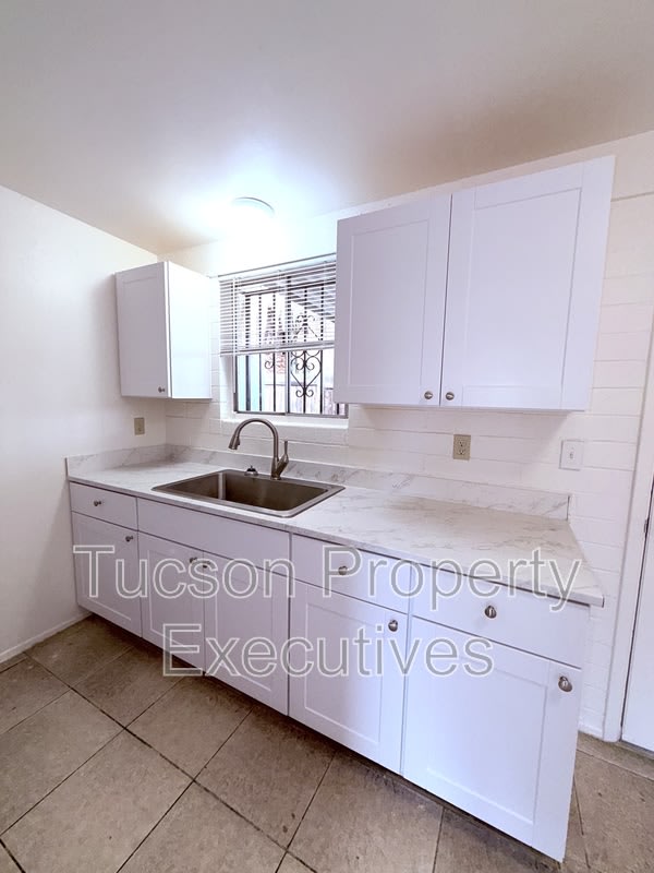 4235 E. Lee Street – photo 2
