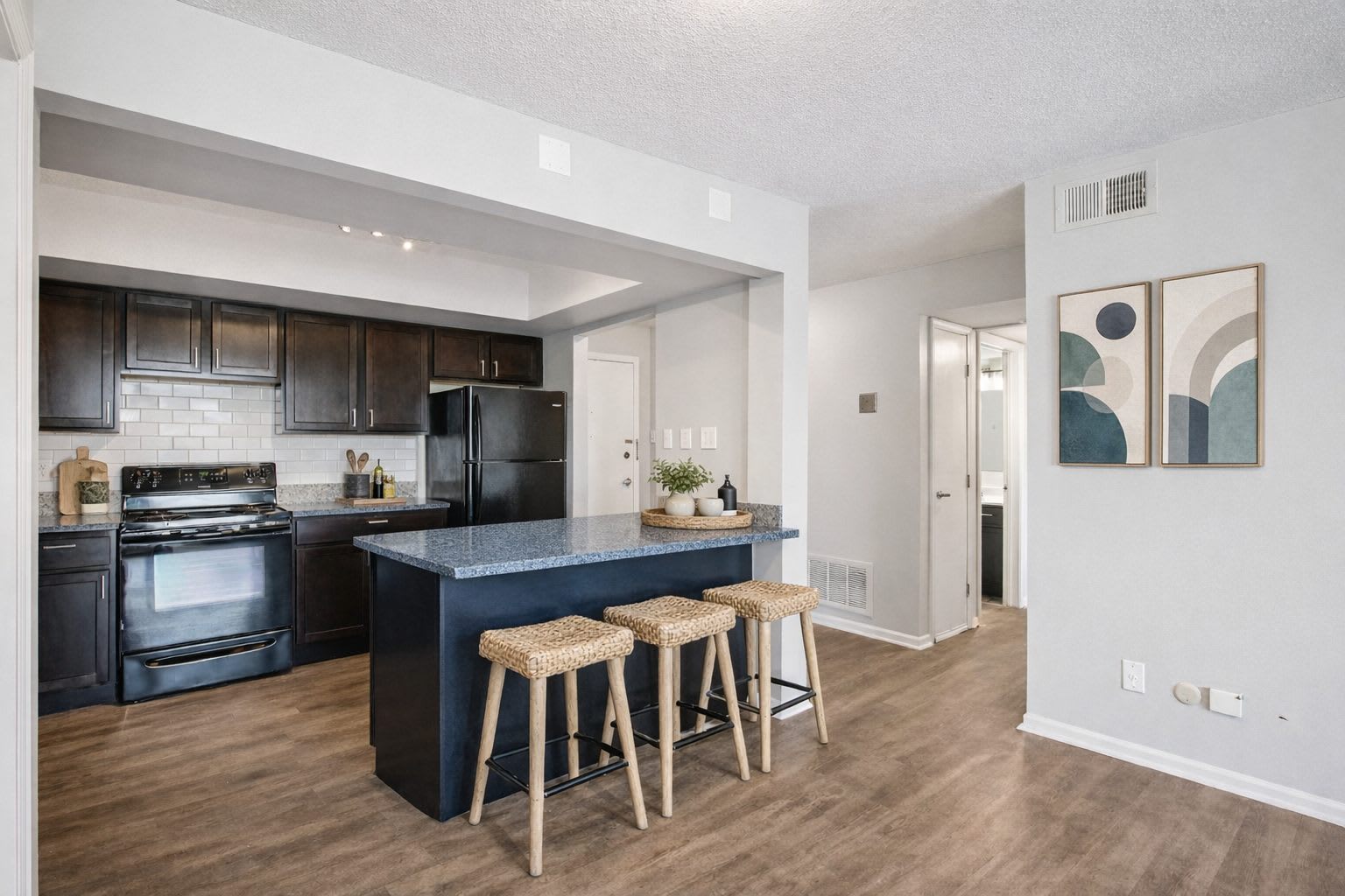 Edgewater Apartments – photo 3