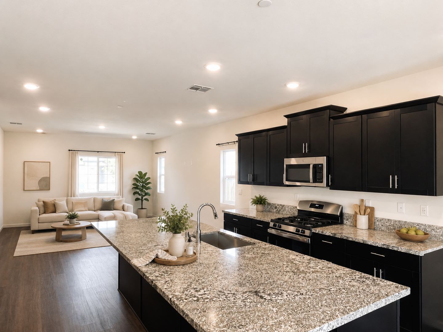 LIVE BIG in the Heart of Fowler! – photo 2