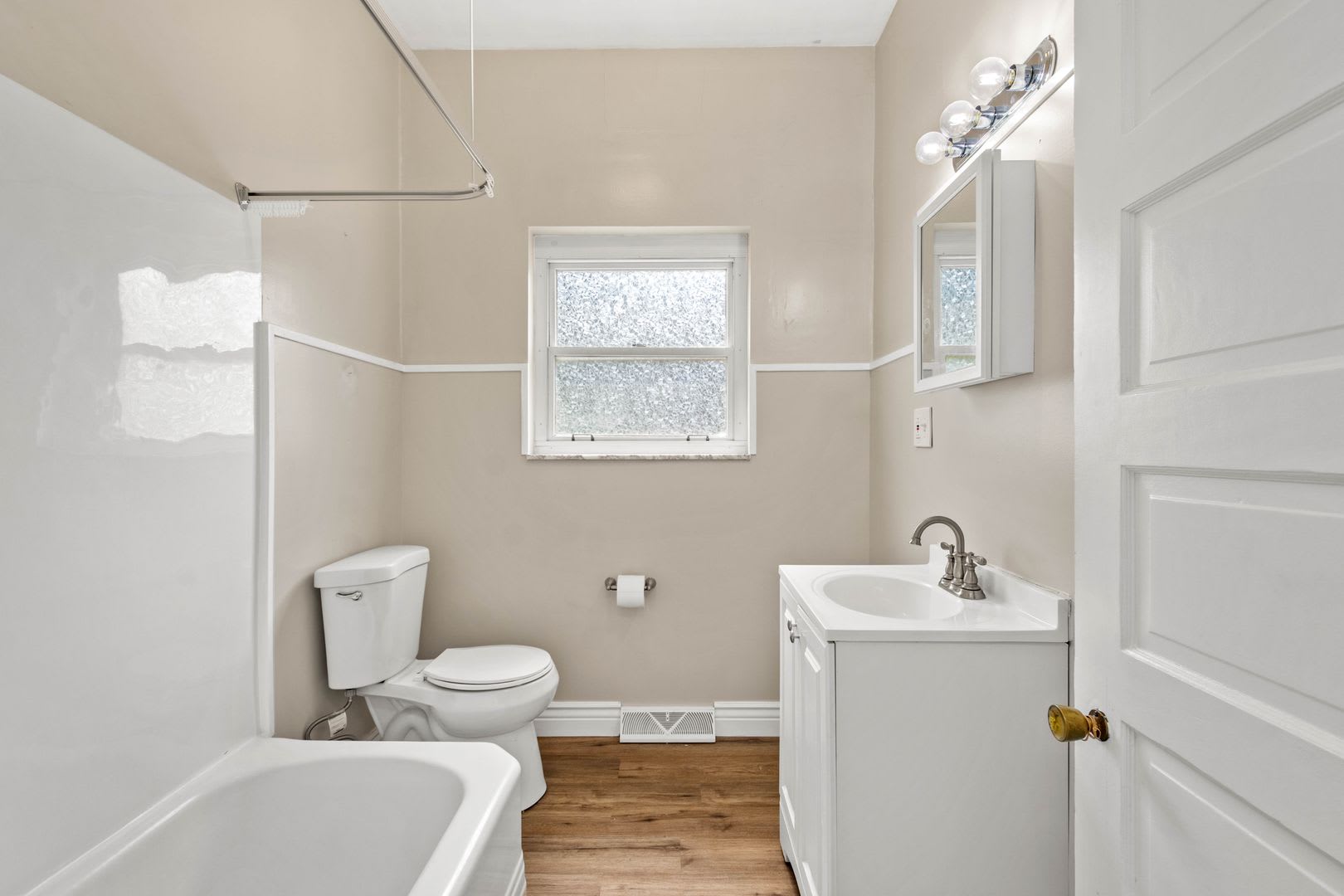 Score 50 Off 1St Month S Rent If Signed By August 28 Stunning 3 Bed 2 Bath Home In Ambridge Available Now – photo 2