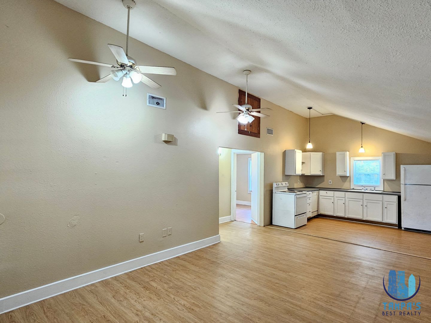 ADORABLE 2 Bedroom – photo 4