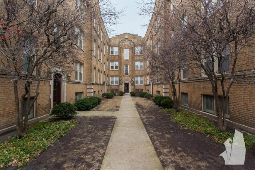 2106 West Ainslie St. – photo 1