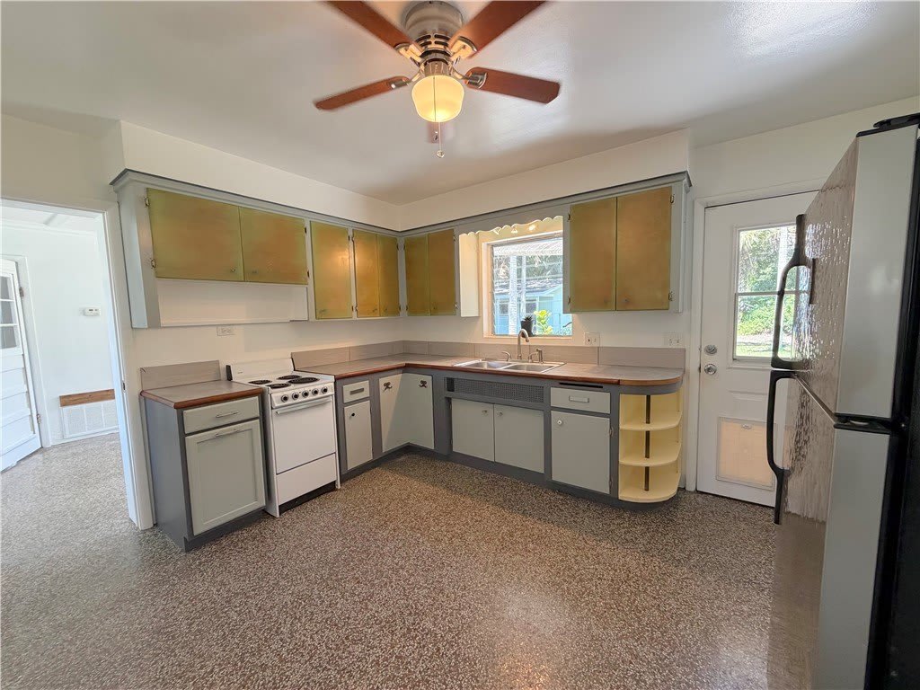 2055 34Th Avenue – photo 3