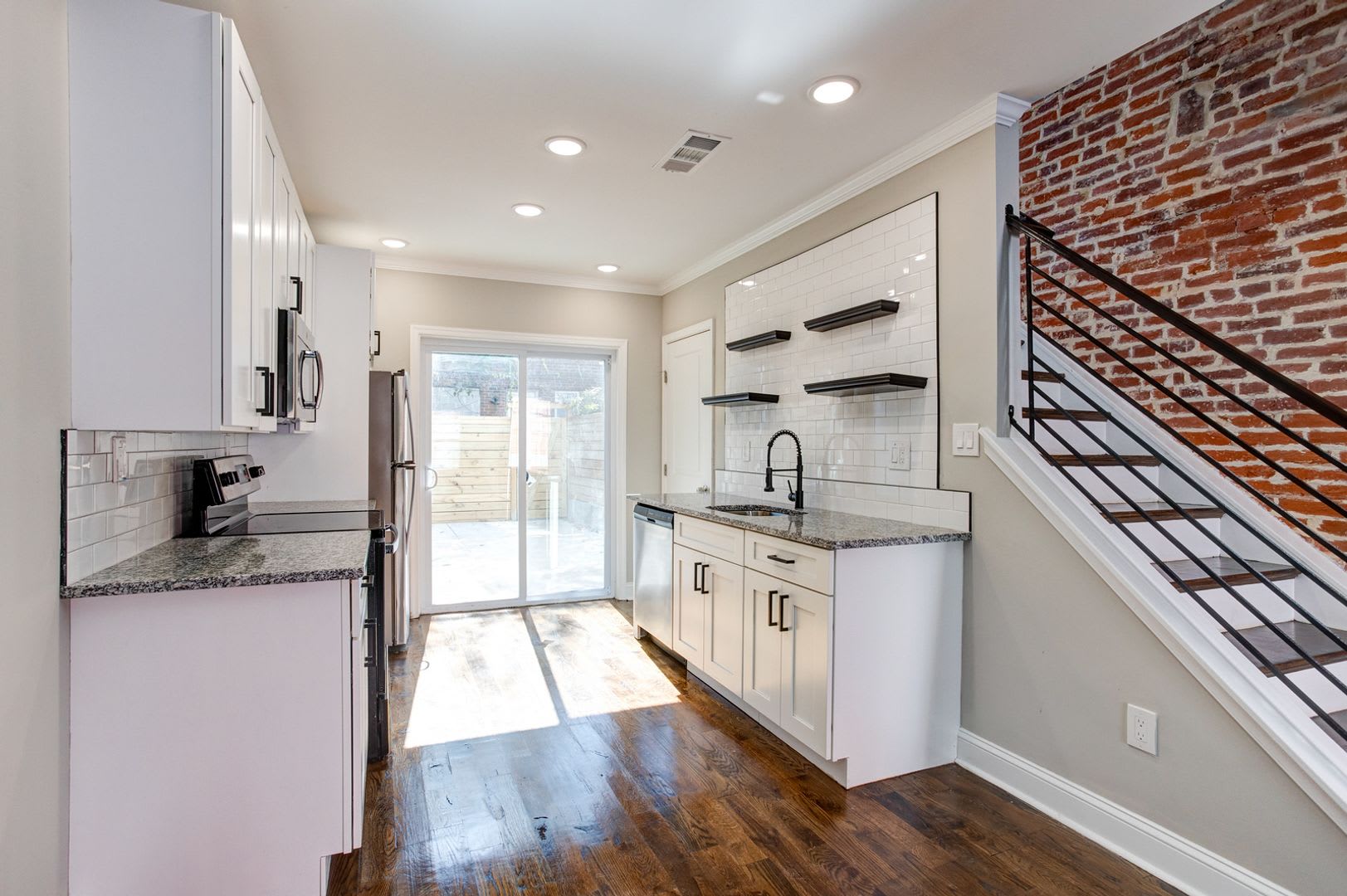 Spacious City Living Awaits At 2914 Westmont Street – photo 4