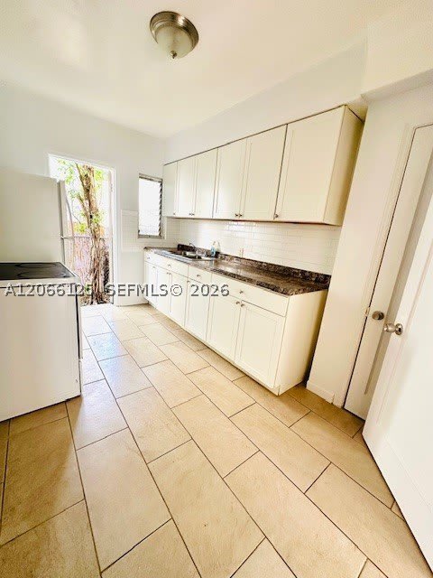 821 W 39th St – photo 3
