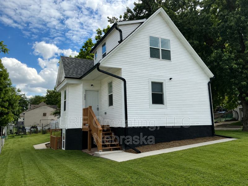 4245 Burdette St – photo 1