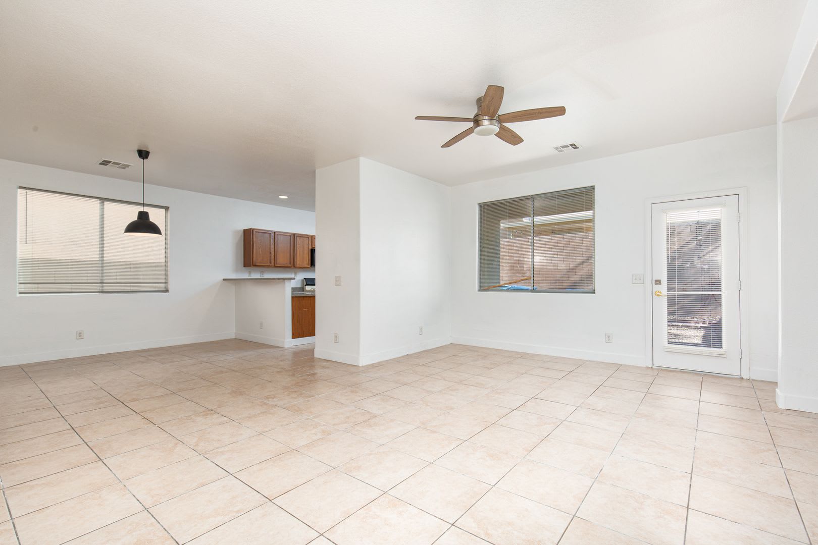 Freshly painted home in the SW with 3 br plus loft for only $1845 – photo 5