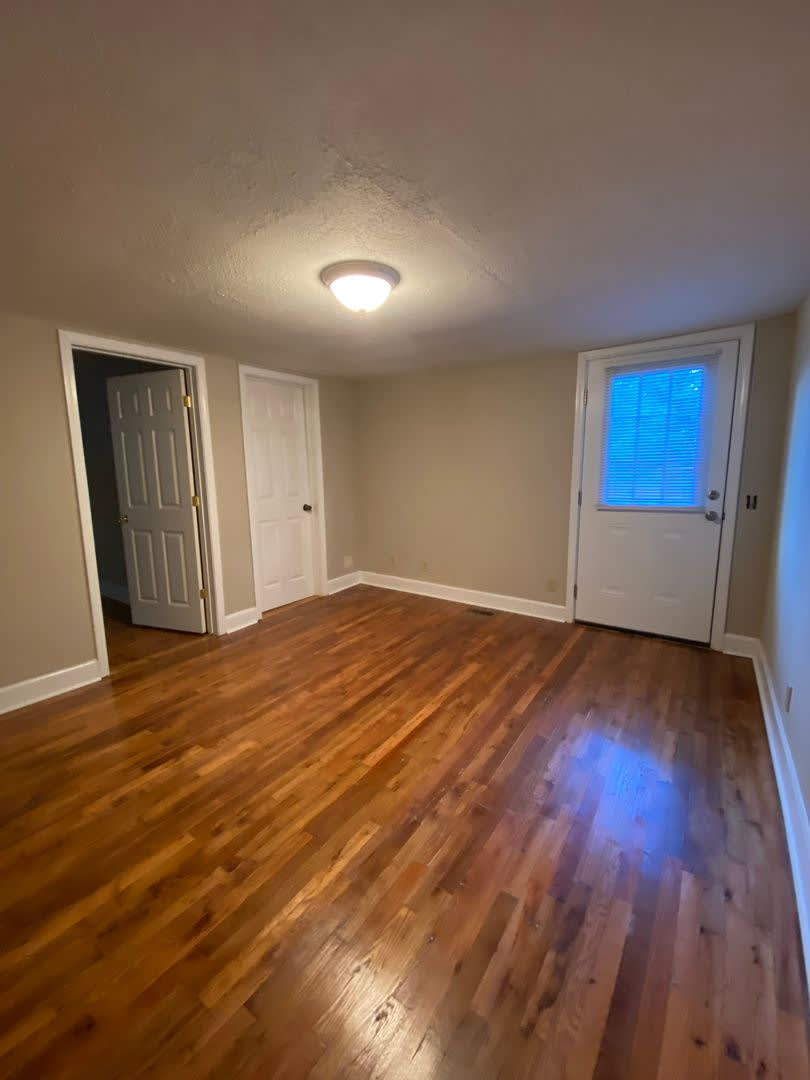 Charming 3 Bedroom 2 Bath House With Detached Garage On West Side Of Athens Ga Pre Lease For July 15 2026 – photo 2