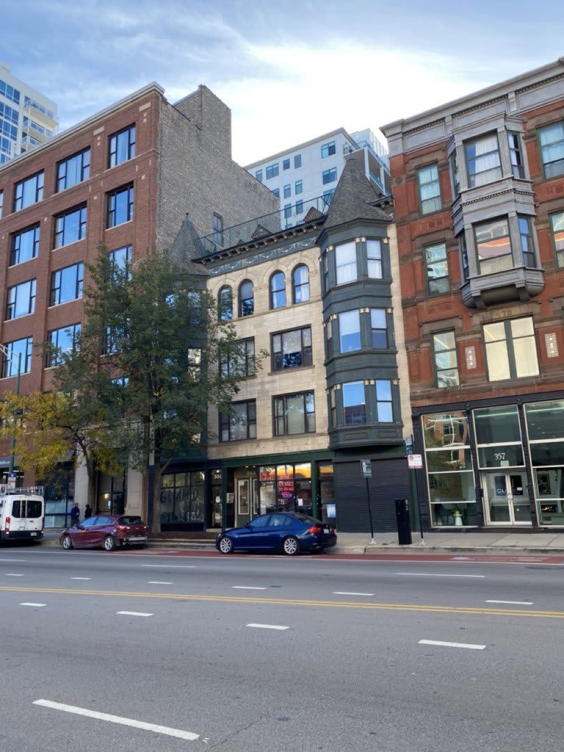 353 W Chicago Avenue – photo 1