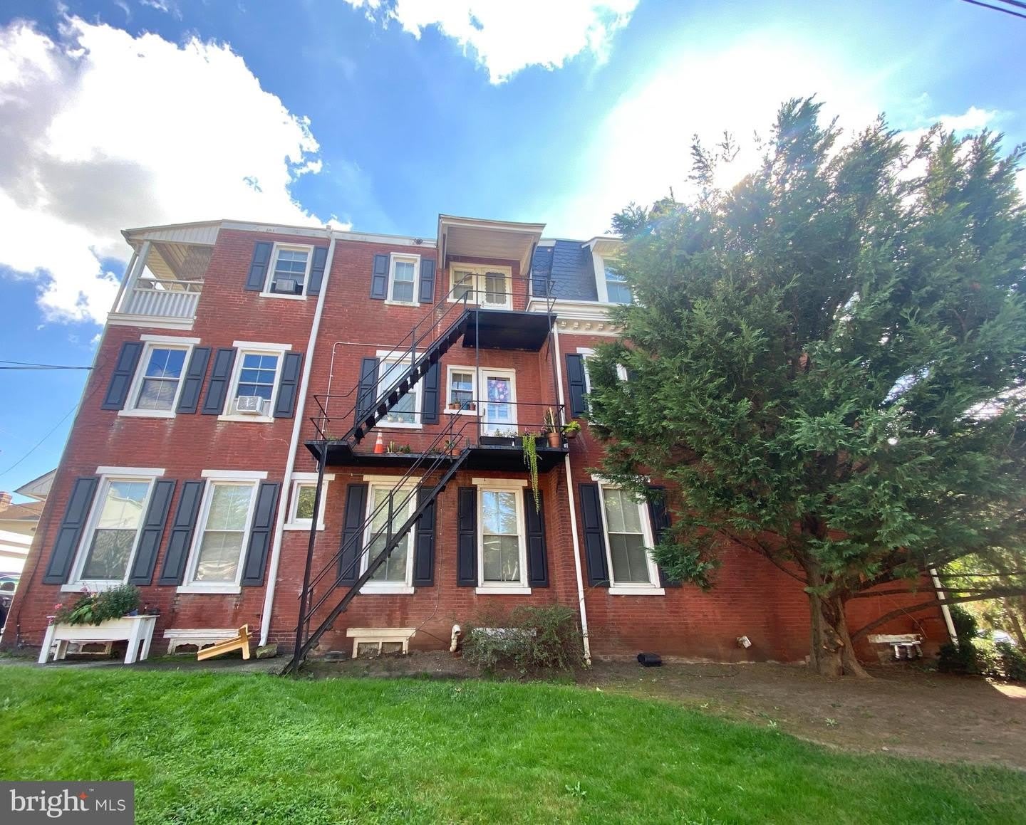 131 W 18TH ST #APARTMENT 4 – photo 2