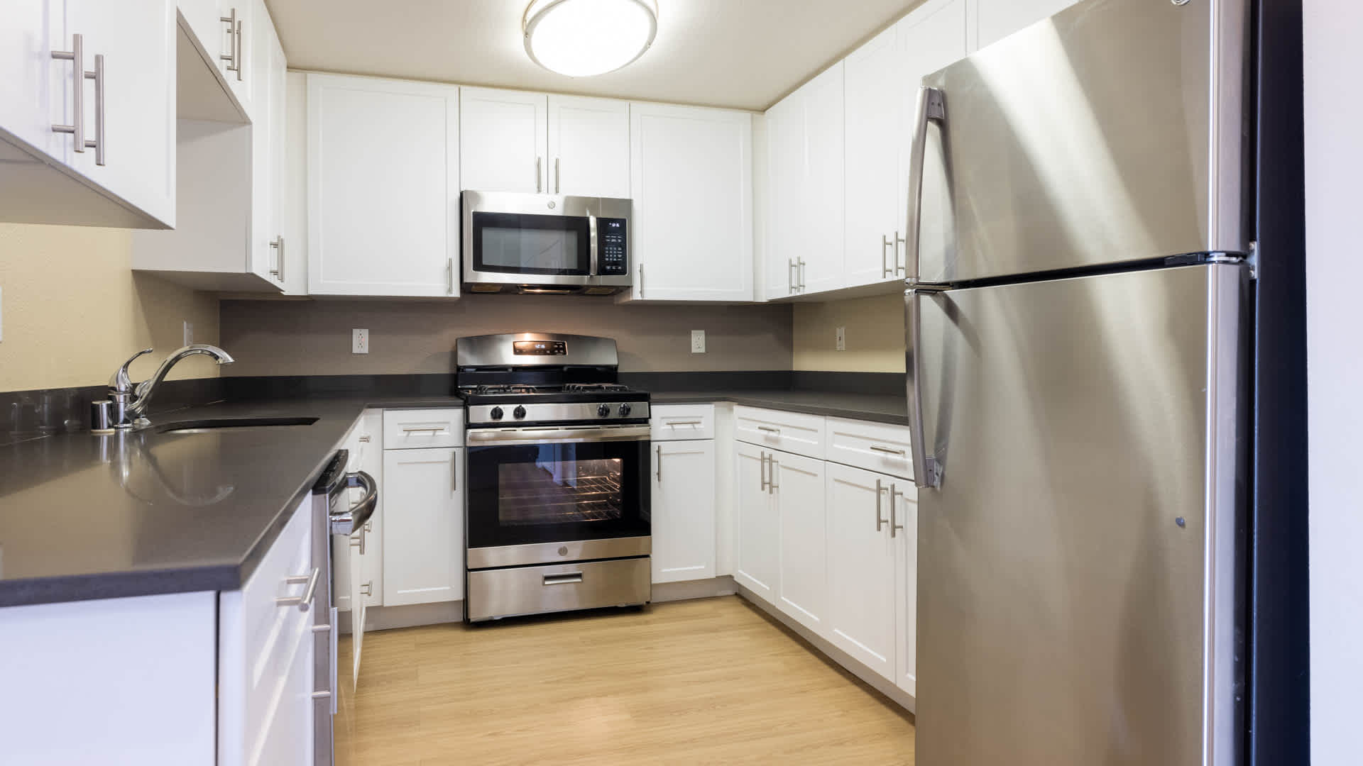 Bay Hill Apartments – photo 2