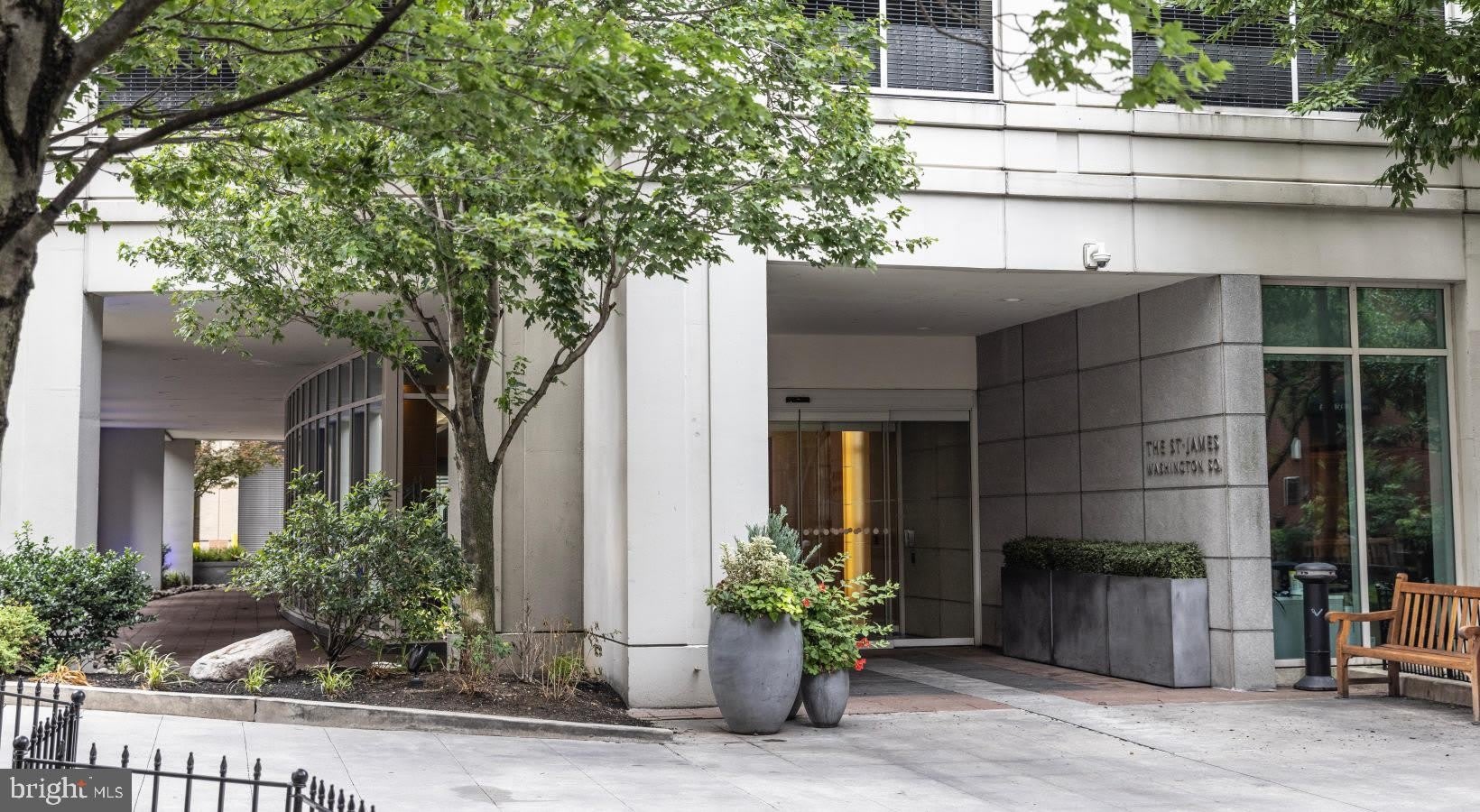 207 W Washington Square – photo 4
