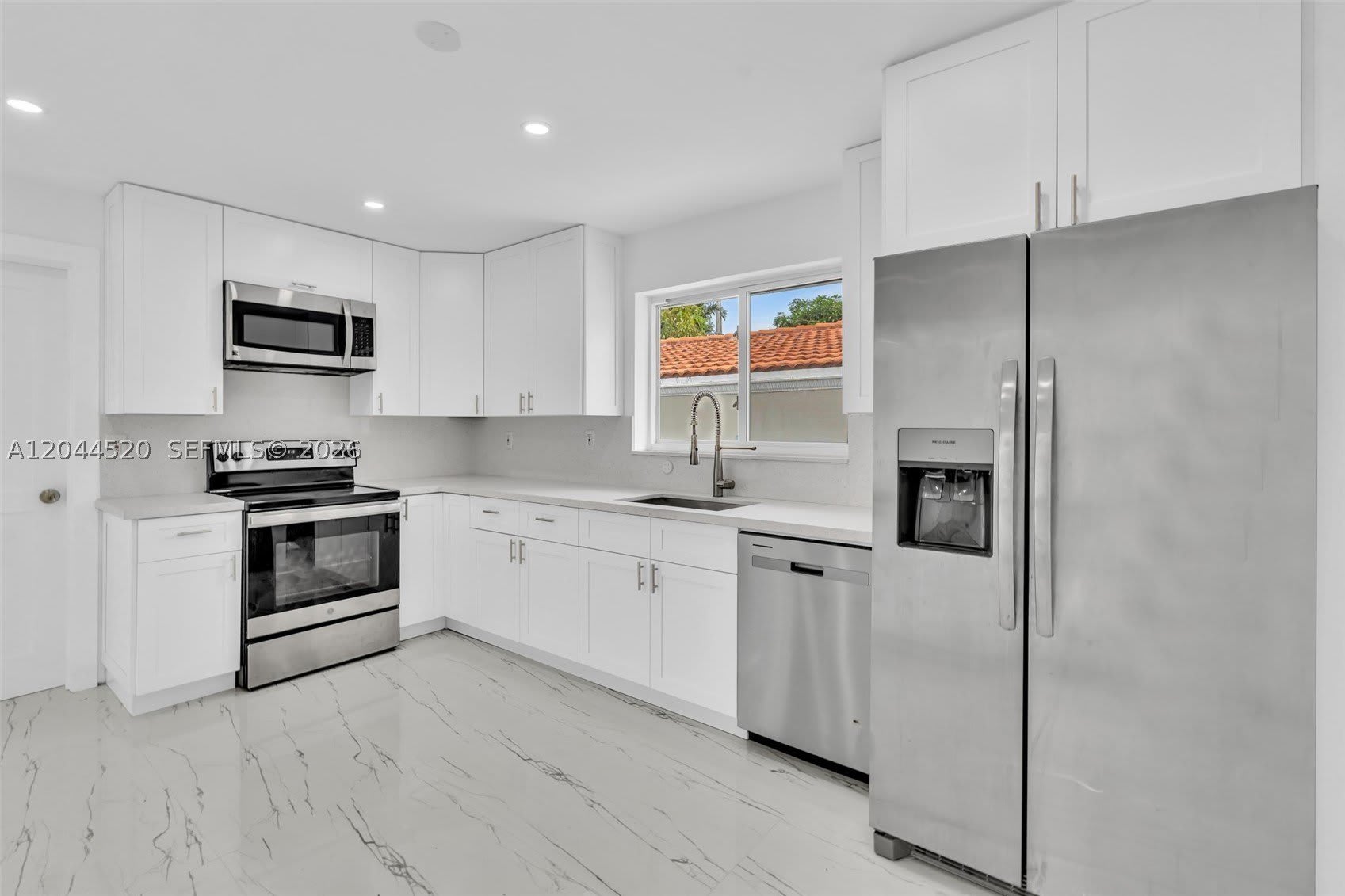 8858 Harding Ave – photo 5