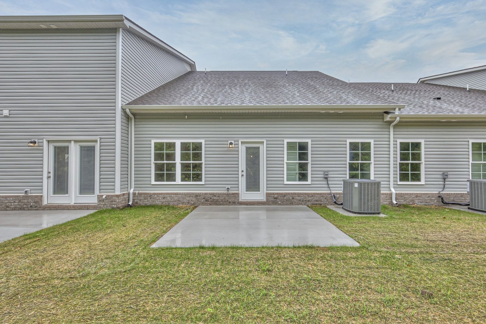 BRAND NEW Townhome in Manchester! 3 Bed 2.5 Bath! – photo 3