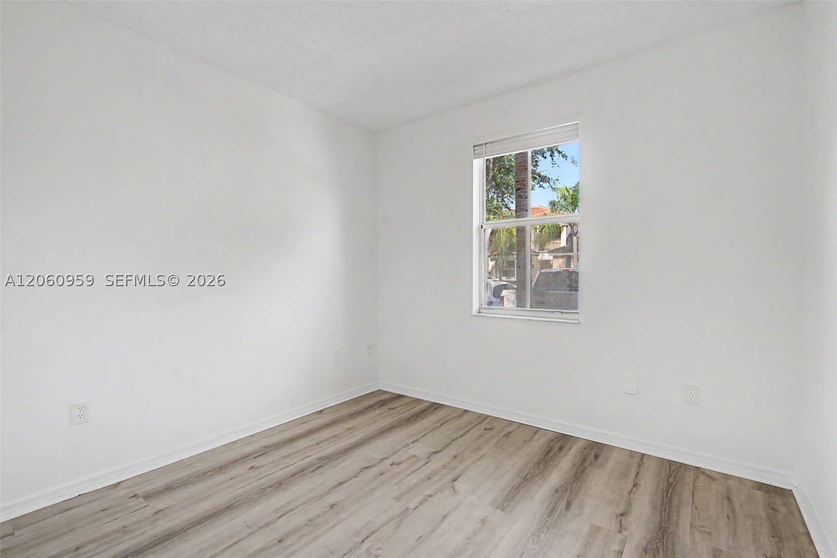 975 NE 42nd Ter – photo 5