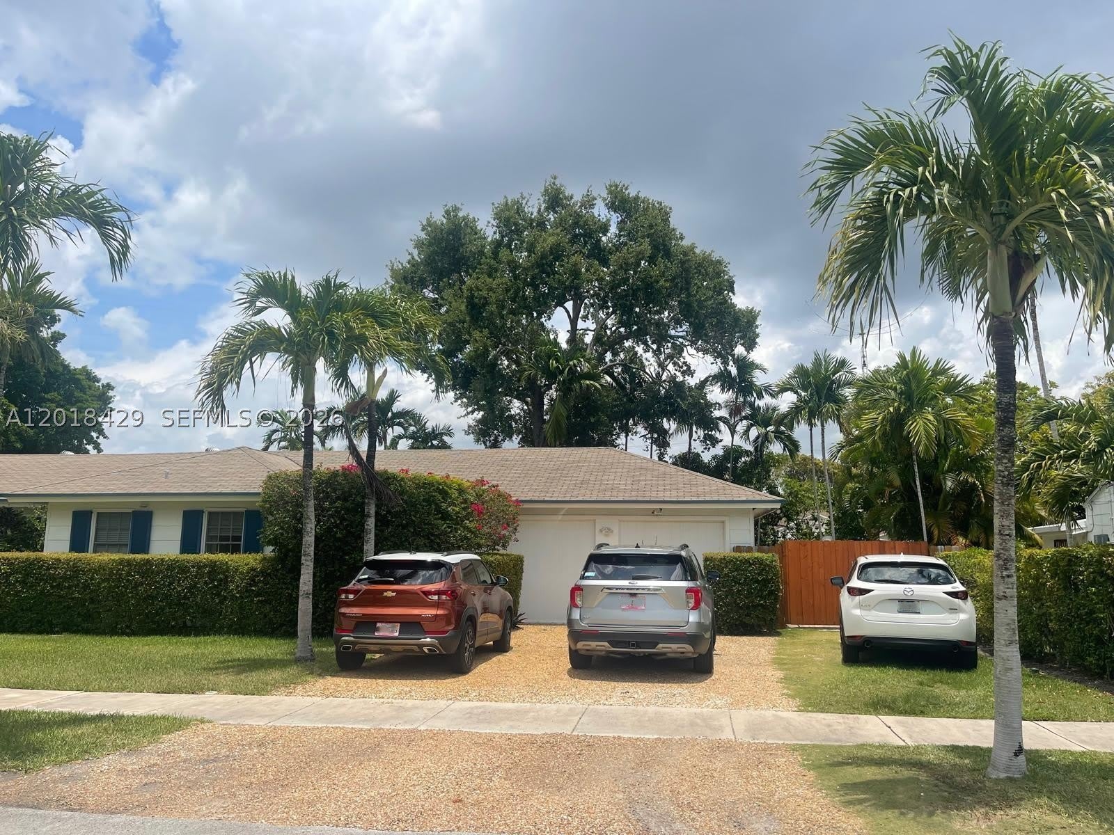 3531 SW 13th St – photo 1