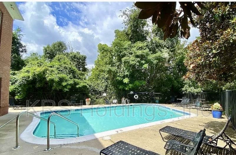 310 RIVERBEND DR. – photo 4