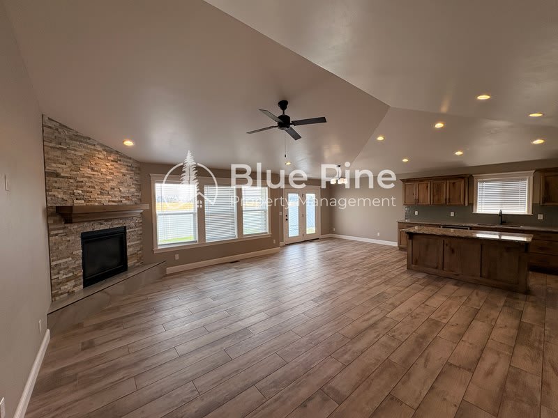 1890 Mesa Canyon Drive – photo 3