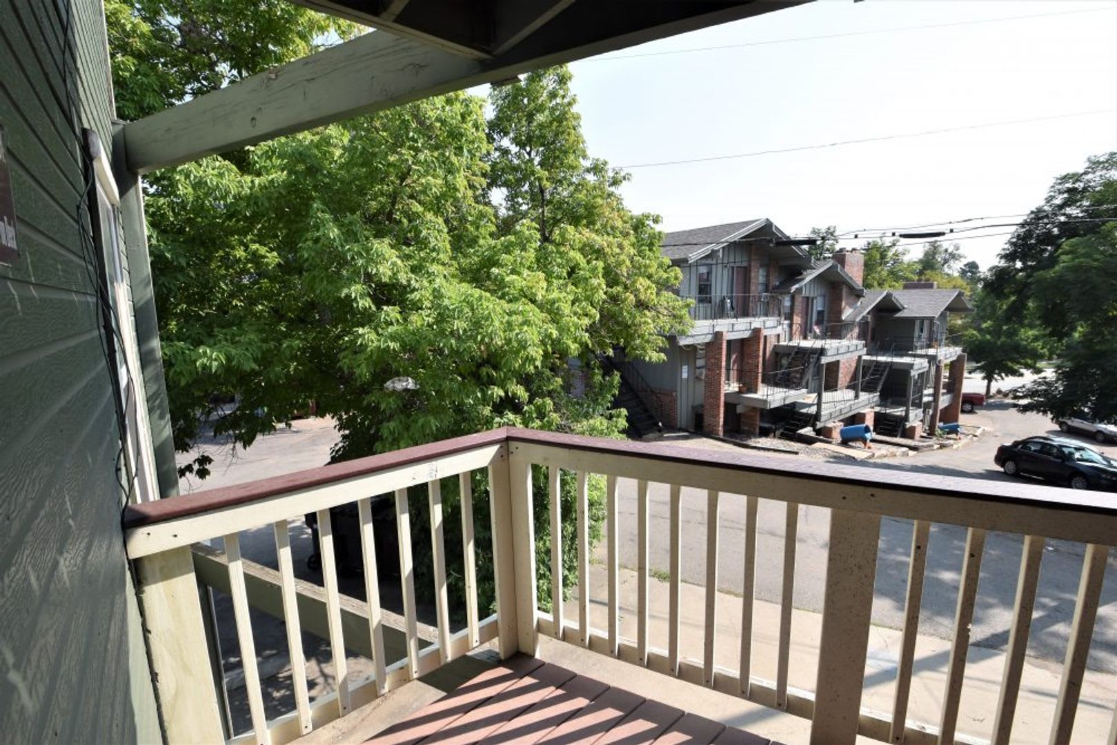 1 Bedroom on The Hill, Close to Campus and has Balcony! – photo 2
