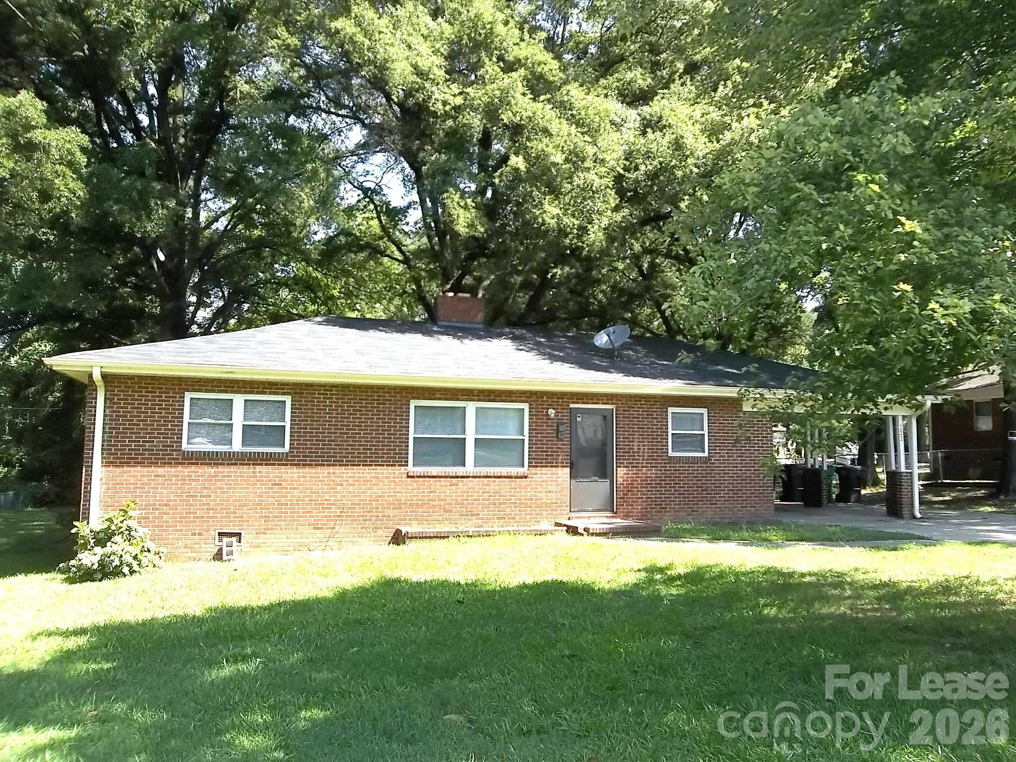 223 Dakota Street – photo 1