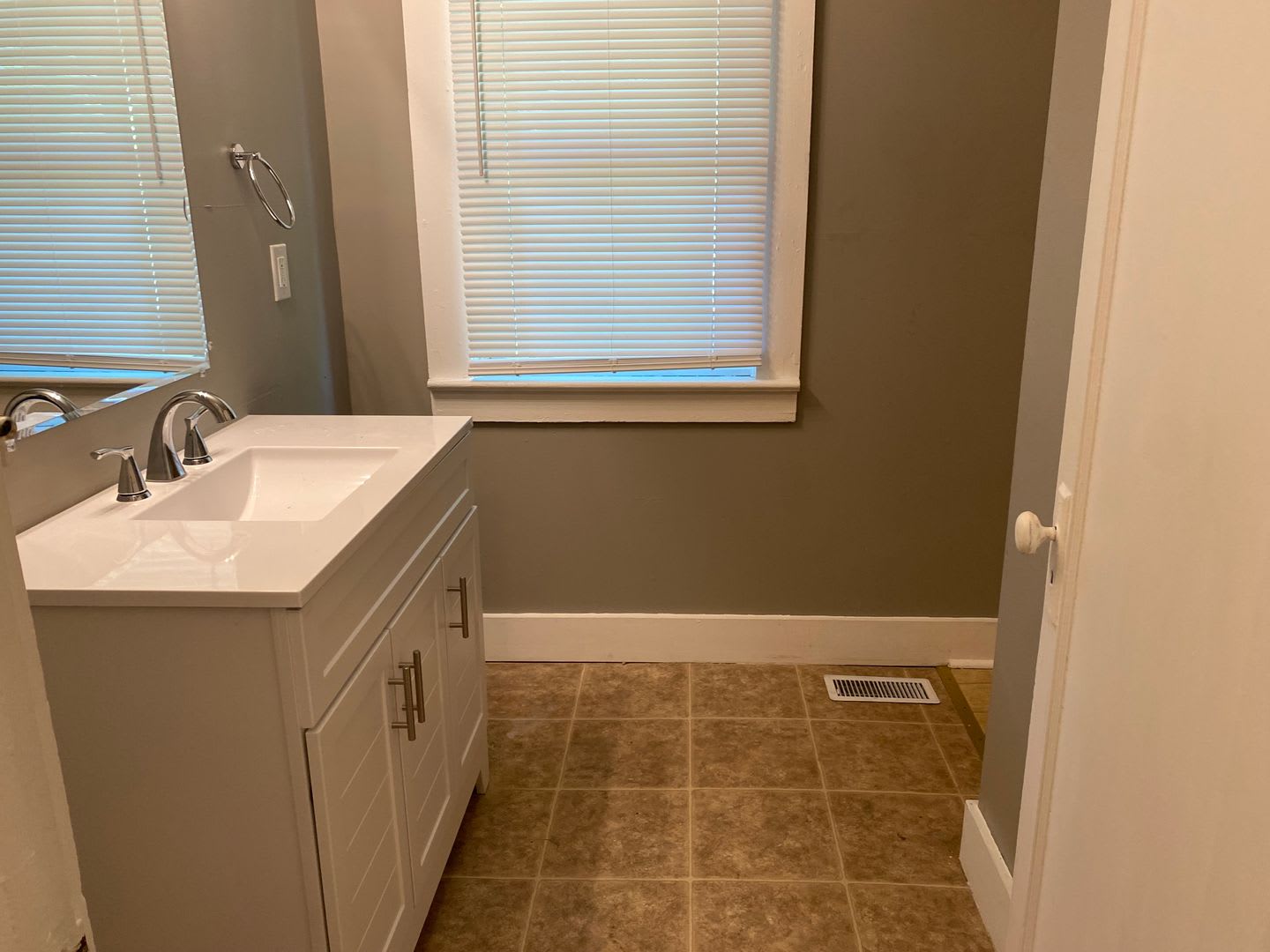 4 Bedroom, 1 Bathroom House – photo 3