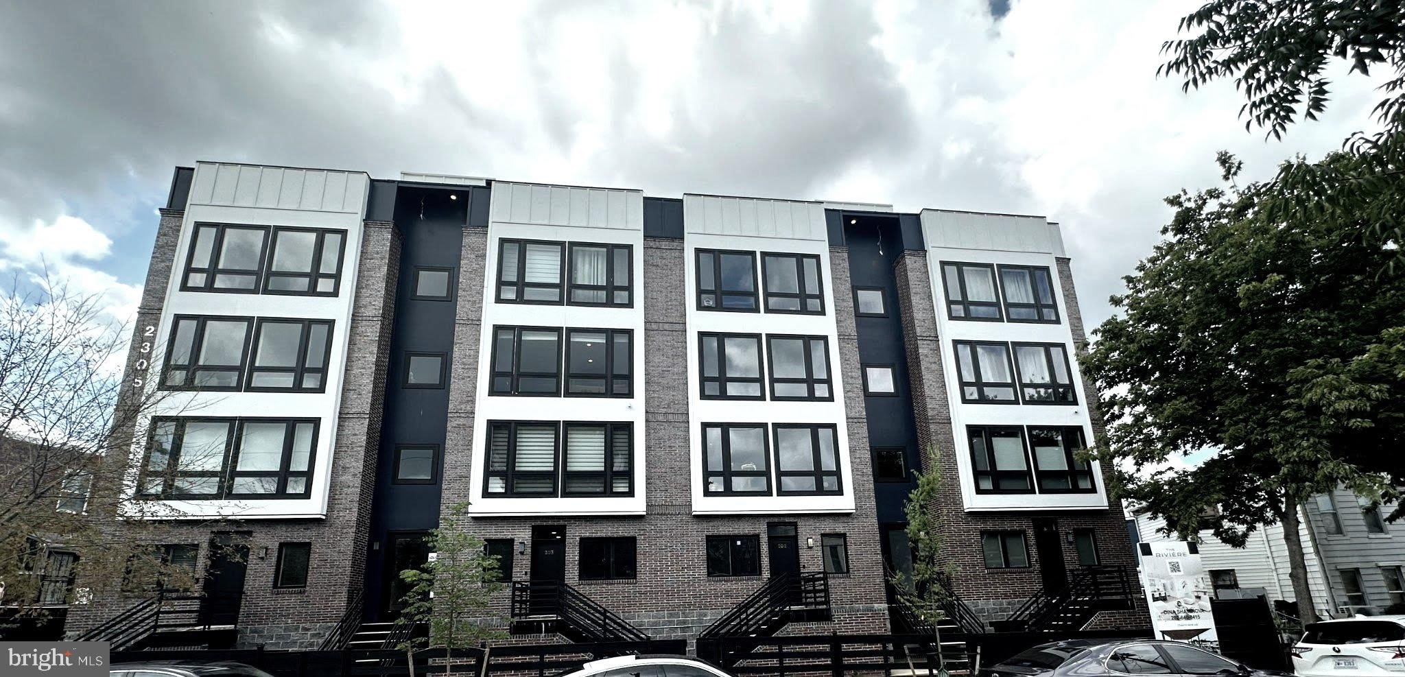 2305 NICHOLSON Street SE – photo 1