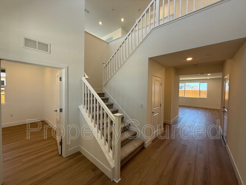 1336 N Martorella Ave – photo 4