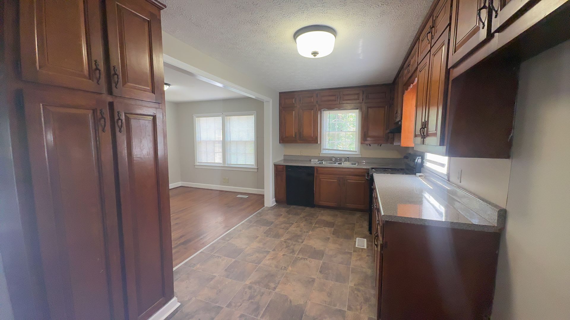 2004 40Th Street – photo 2