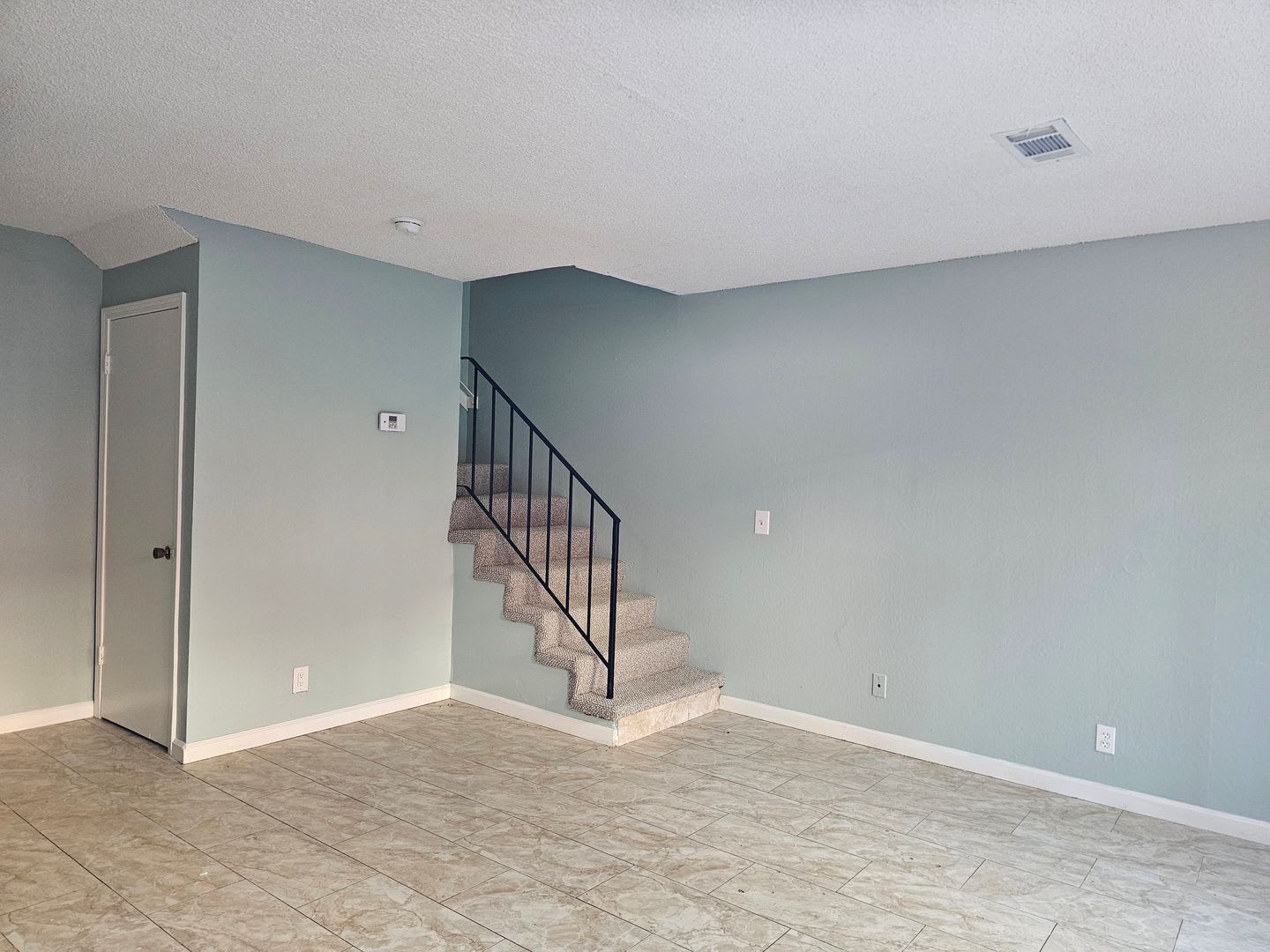Sunny and Bright 2 Bedroom Townhome in Vallejo CA – photo 2