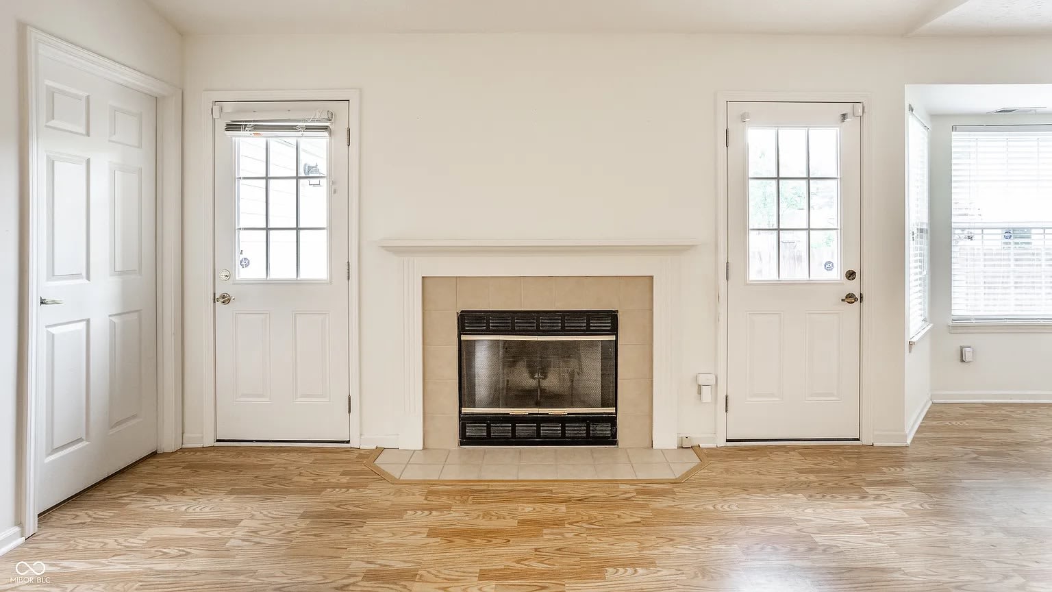 1911 East Maple Park Drive – photo 1