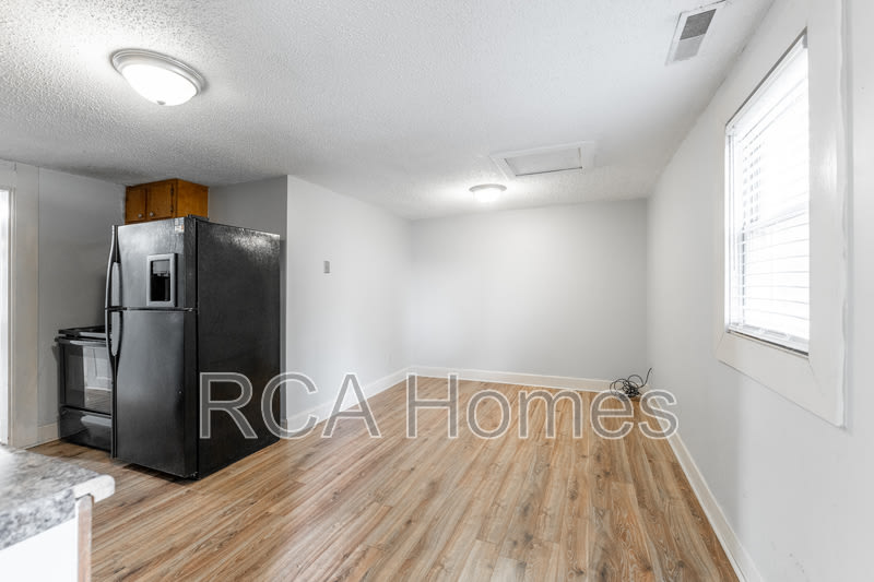 1603 Woodlawn Avenue – photo 1