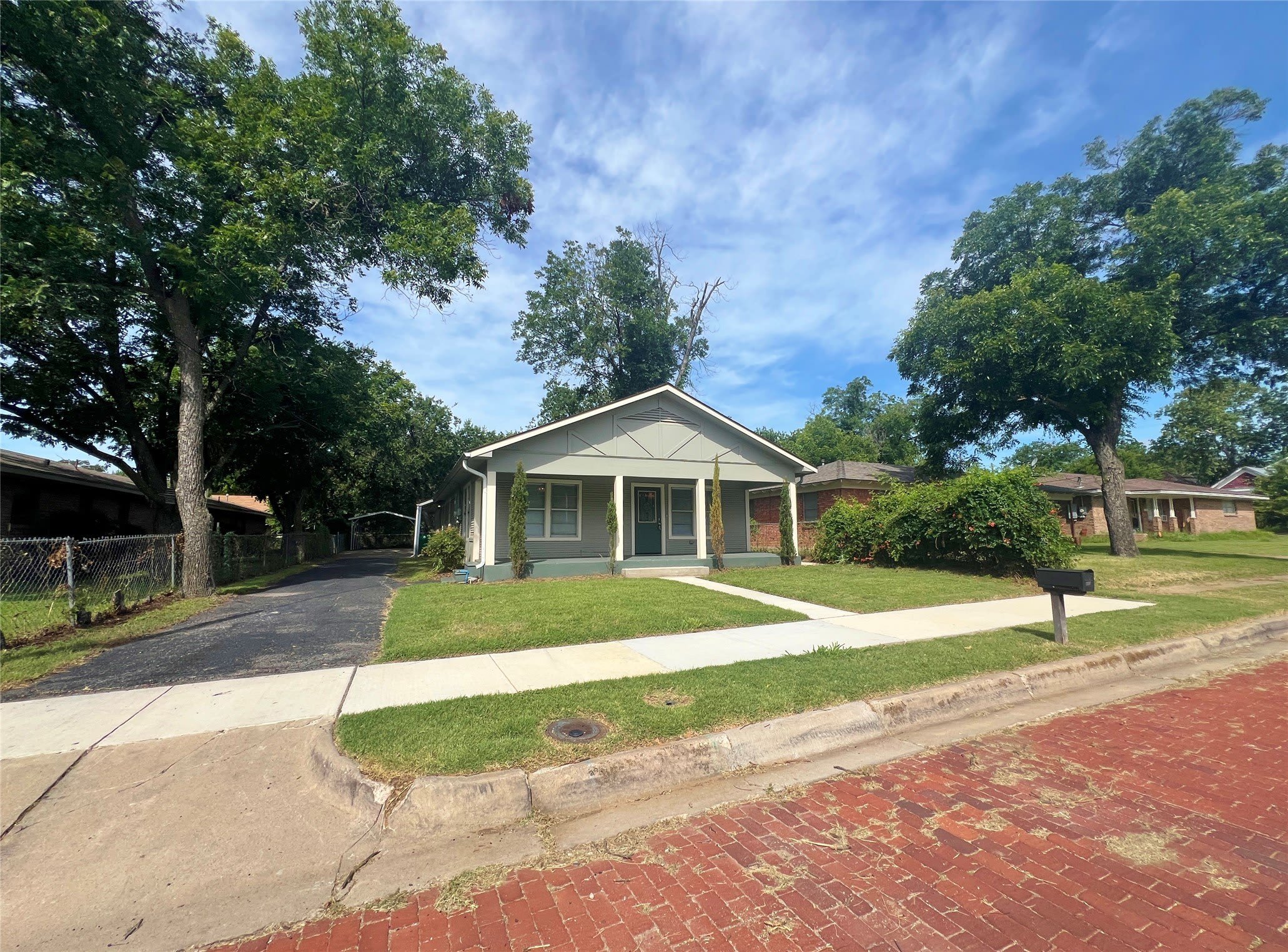 450 Everett Street – photo 2