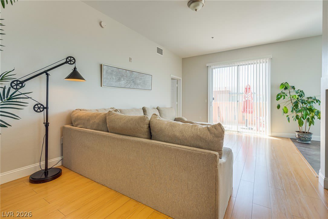 15 E Agate Avenue – photo 4