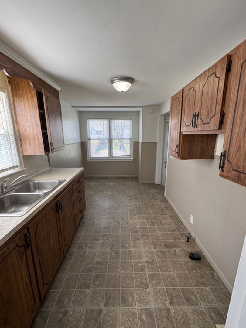 619 Waverly St – photo 4