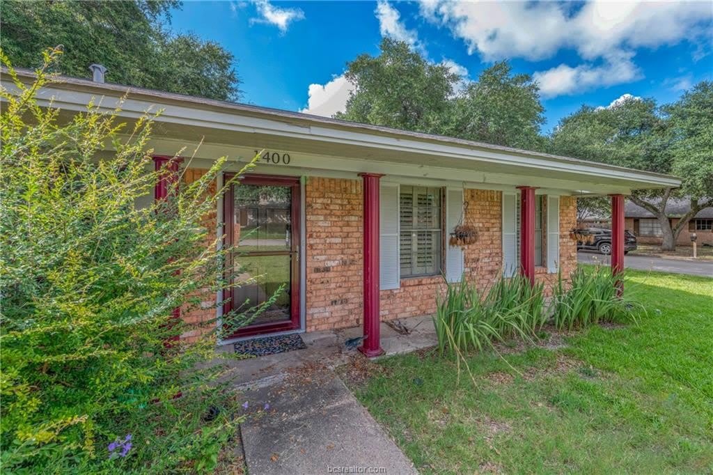 1400 Village Drive – photo 2