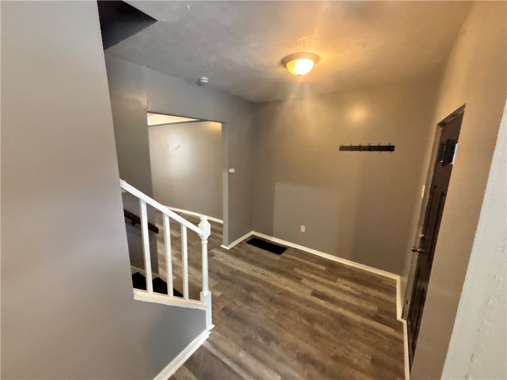335 Cedarhurst St – photo 5