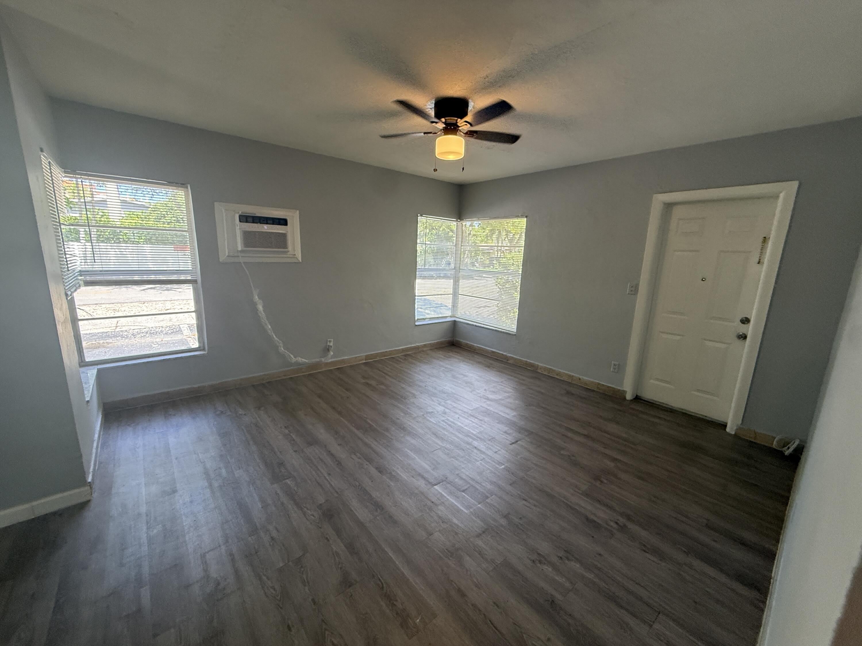 643 NE 17TH Terrace – photo 4