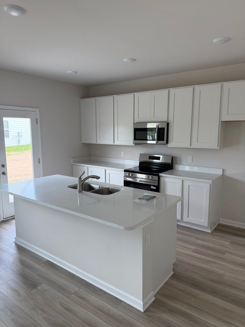 5 Bed/3 Bath House **NEW CONSTRUCTION*** – photo 3