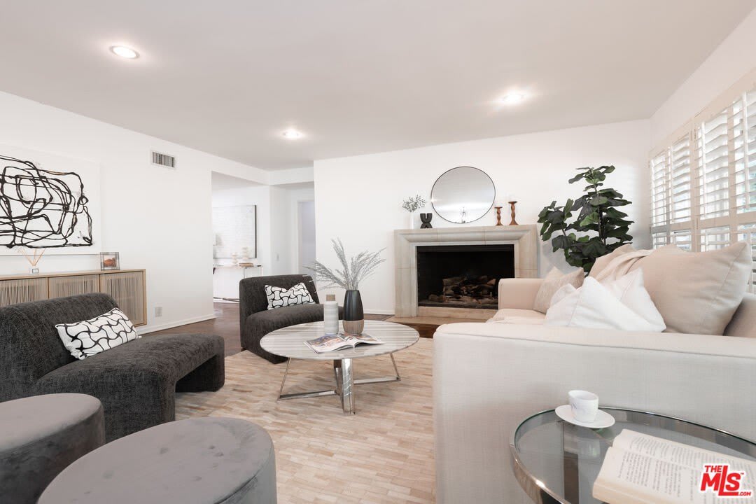 2559 HUTTON Dr – photo 4