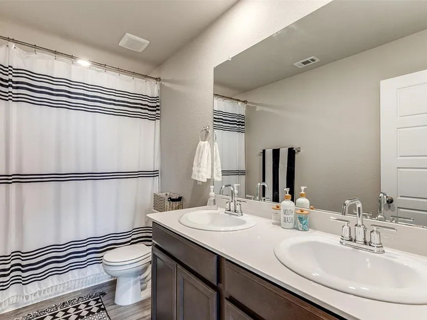 Spacious 4Br House In Buda – photo 4