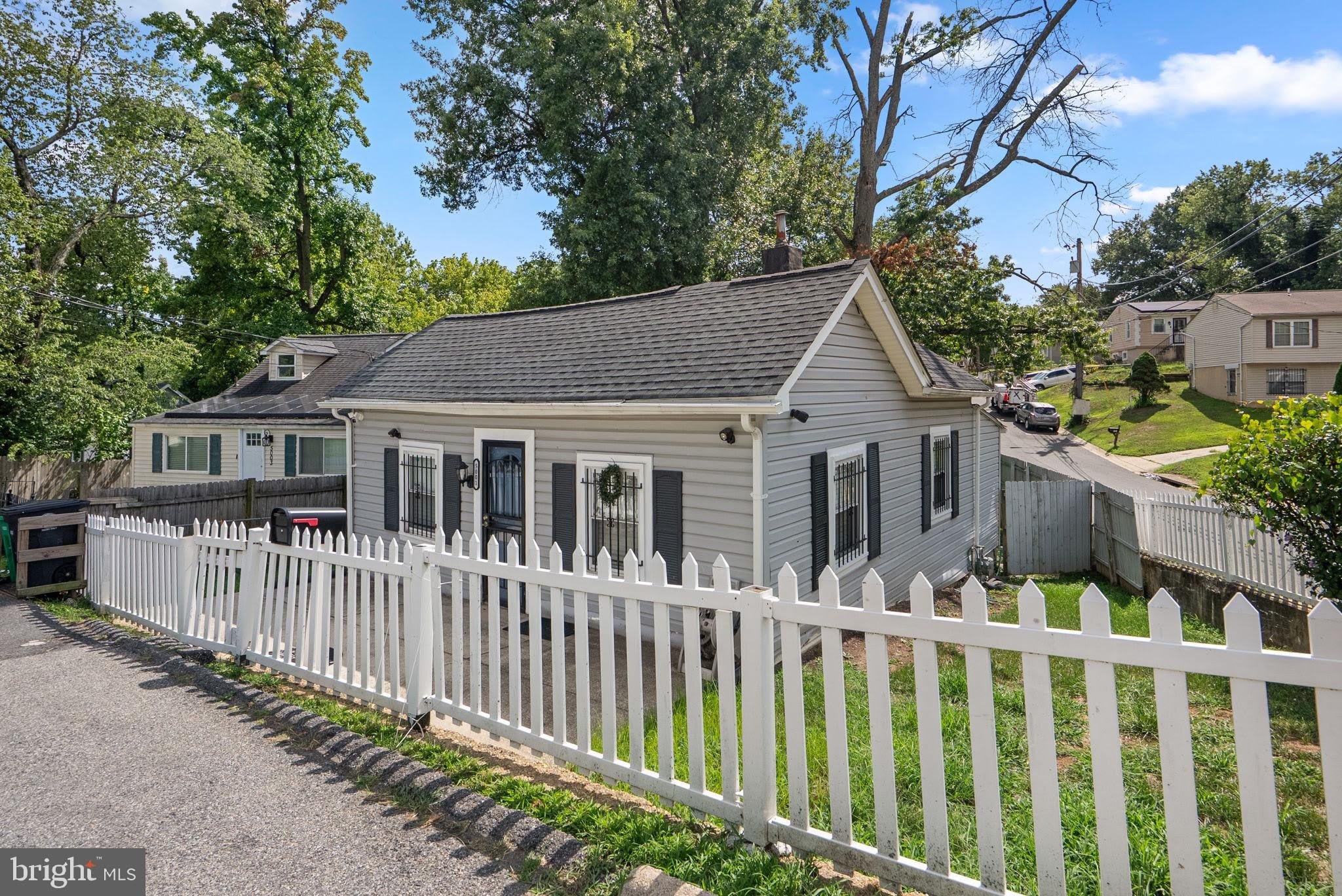 5001 FABLE Street – photo 3