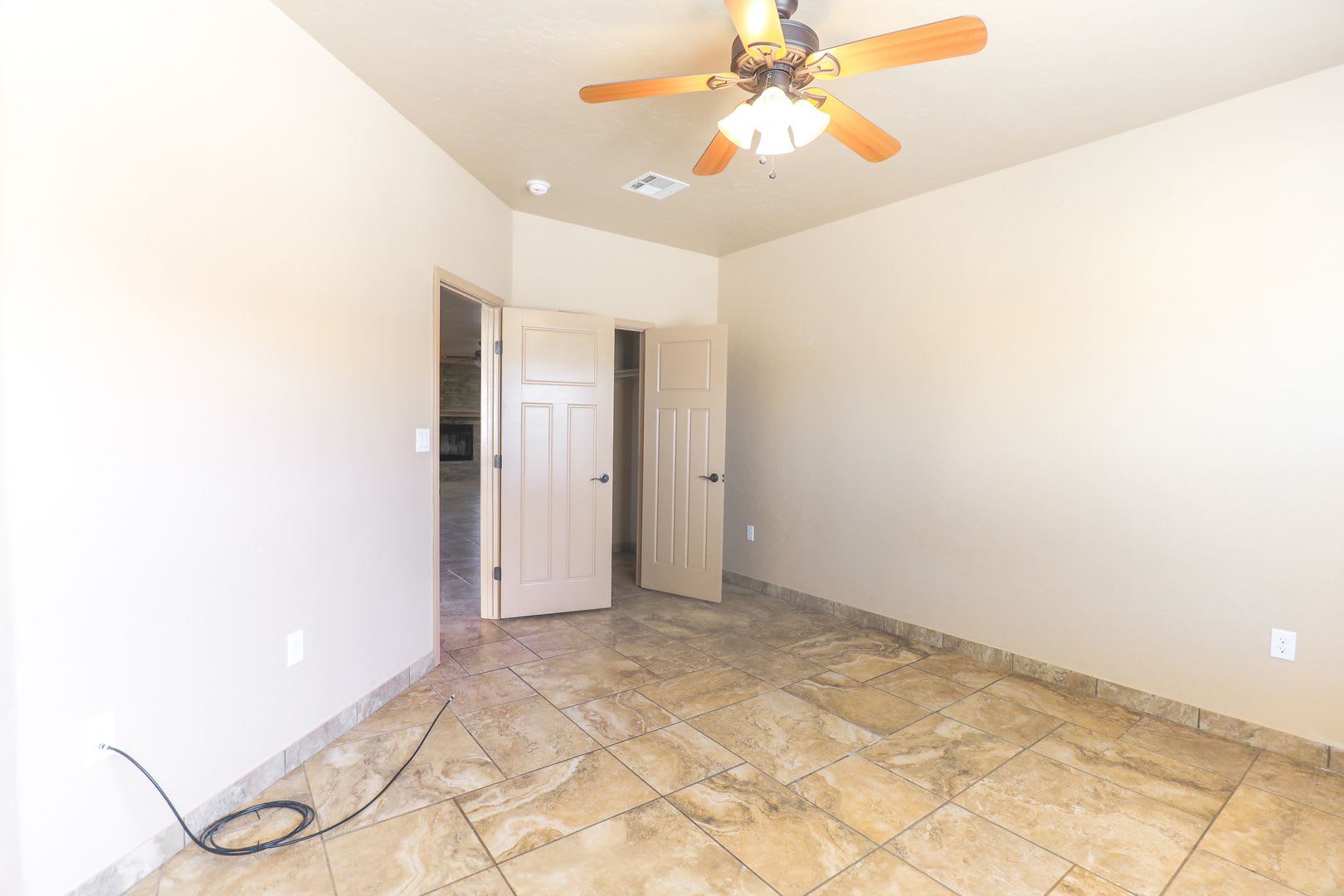 Beautiful 4 bedroom 2 bathroom – photo 3